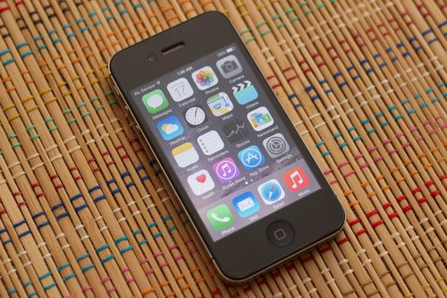 Lý do iPhone 4S 'cháy hàng'
