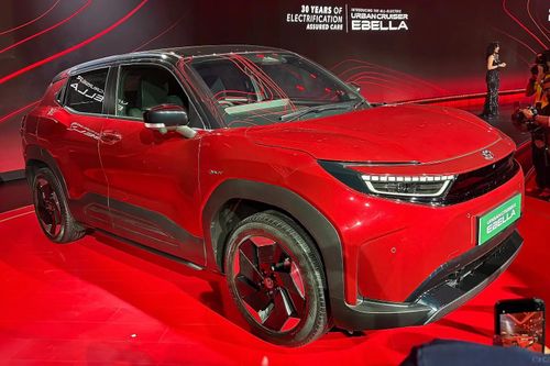 Toyota thổi bùng cuộc cạnh tranh xe điện tại Ấn Độ