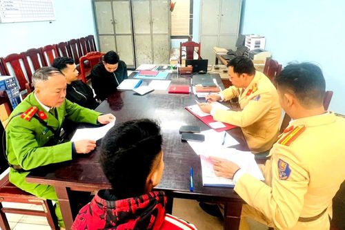 Không mũ, không bằng, xe độ pô, nam thanh niên bị phạt 26,5 triệu đồng