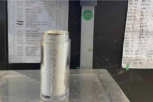 Mua nhẫn kim cương được tặng bình giữ nhiệt bạc nguyên chất, 3 năm sau kim cương mất giá 90% còn quà tặng kèm giá trị gấp 3