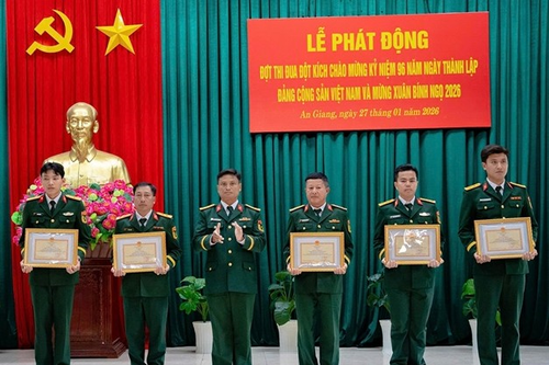 Lữ đoàn Pháo binh 6 (Quân khu 9) mừng Đảng quang vinh, mừng Xuân Bính Ngọ