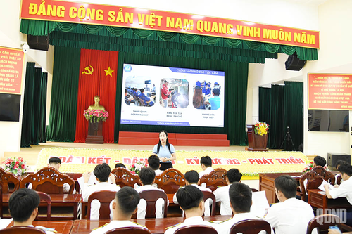 Bộ tư lệnh Vùng Cảnh sát biển 3 tư vấn hướng nghiệp cho hạ sĩ quan, chiến sĩ