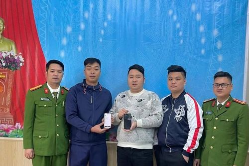 Nhận 400 triệu từ tài khoản lạ, thầy giáo Phú Thọ báo công an