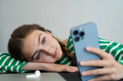 Rối loạn tâm thần do AI: Khi con người và máy móc cùng 'ảo giác'