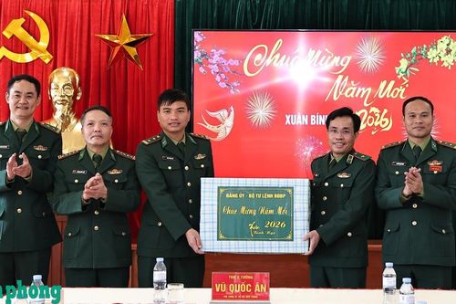 Thiếu tướng Vũ Quốc Ân thăm, chúc Tết Hải đội Biên phòng 2, Bộ đội Biên phòng tỉnh Quảng Ninh