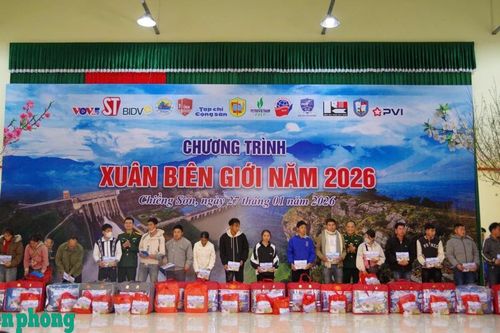 Ấm tình quân dân nơi biên thùy