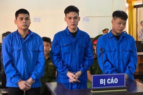 Mang dao đi... rủ bạn nhậu rồi gây án mạng, 3 người lĩnh án hơn 40 năm tù