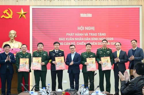 Trao 40.000 Báo Xuân Bính Ngọ 2026 tới cán bộ, chiến sĩ biên giới và hải đảo