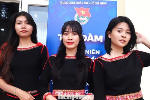 Giới trẻ diện thổ cẩm, giữ bản sắc văn hóa dân tộc
