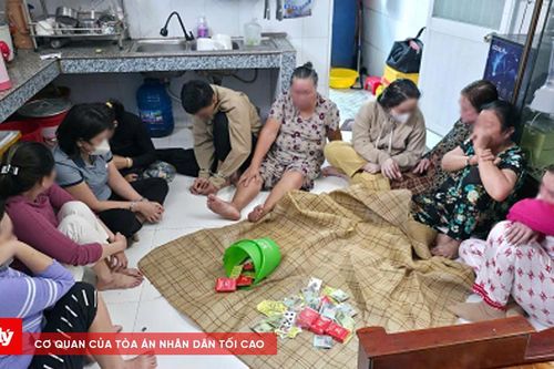 Bắt quả tang 9 'quý bà' đánh bài ăn tiền