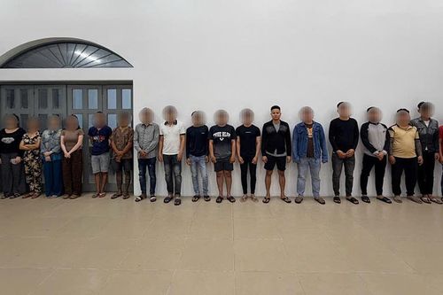 Triệu tập 20 người dùng dao kéo hỗn chiến tại xã Hóc Môn
