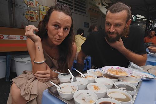 Khách Tây gọi món '1 mâm 16 chén' 142 nghìn ở TPHCM, trầm trồ 'no đến hôm sau'