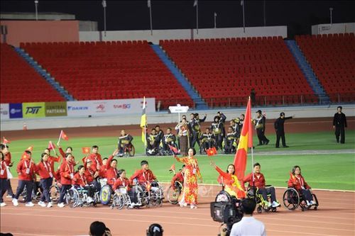 Đoàn Thể thao Người khuyết tật Việt Nam về nước sau hành trình tại ASEAN Para Games 13
