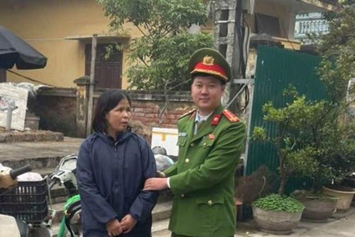 Người phụ nữ bị bắt quả tang có hành động đáng xấu hổ tại khu chợ
