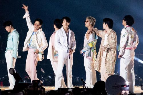 'Cơn sốt' vé BTS và làn sóng tăng giá concert Kpop toàn cầu