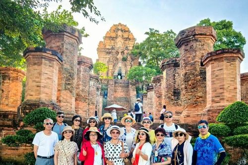 Hết thời độc tôn, Việt Nam 'soán ngôi' Thái Lan trong cuộc đua hút khách Trung Quốc