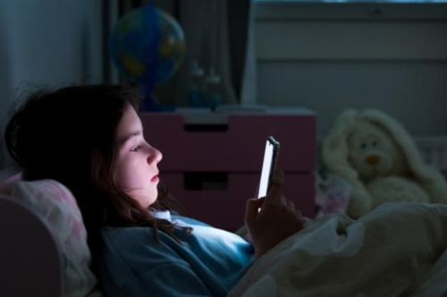 Pháp tham gia làn sóng 'rút phích cắm' bảo vệ thế hệ tương lai