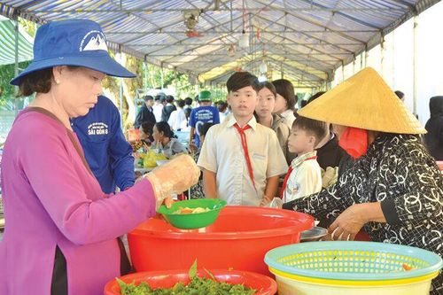 Lấy của nhà đi làm từ thiện