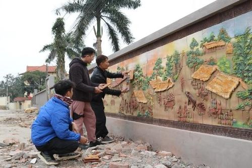Phù Lãng: Gìn giữ, quảng bá làng gốm qua biểu tượng và bức tranh tường