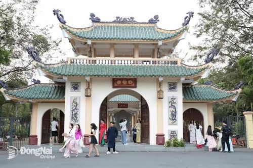 Chỉnh trang di tích và không gian văn hóa đón Tết