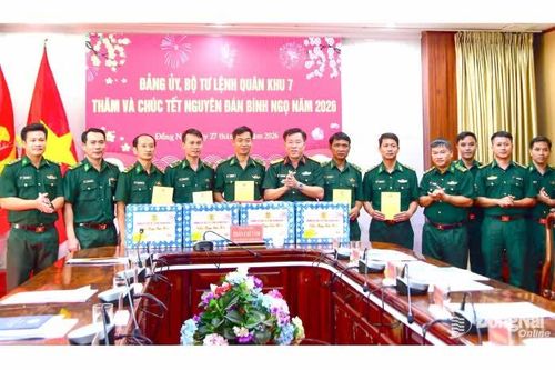 Thiếu tướng Trần Chí Tâm thăm, tặng quà chúc Tết lực lượng vũ trang tỉnh