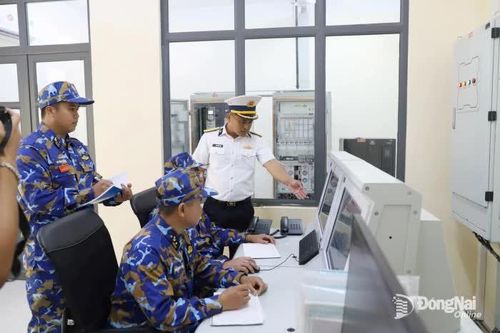 Đoàn công tác Bộ Tư lệnh Vùng 2 Hải quân thăm Trạm ra đa 590
