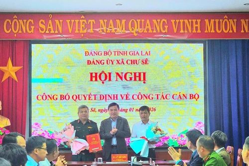 Đảng ủy xã Chư Sê: Hội nghị công bố Quyết định về công tác cán bộ