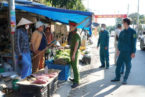 Xã Cam Lâm ra quân kiểm tra về trật tự công cộng và an toàn giao thông