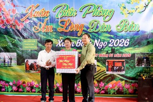 Bí thư Tỉnh ủy Lê Minh Ngân dự Chương trình 'Xuân biên phòng ấm lòng dân bản' tại xã Khổng Lào