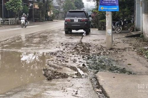 Nhức nhối nước thải tràn đường