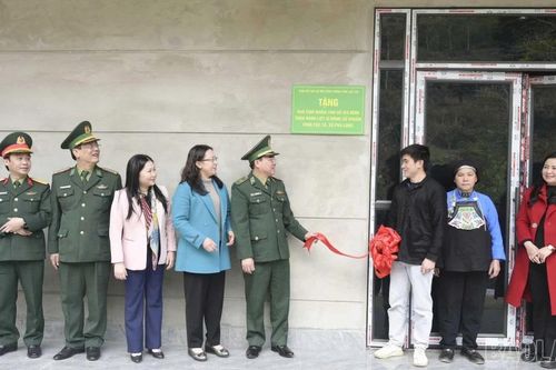 Khánh thành, bàn giao nhà tình nghĩa cho thân nhân liệt sĩ Nùng Sử Khuấn