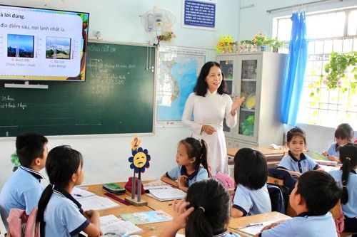Ðột phá phát triển giáo dục và đào tạo