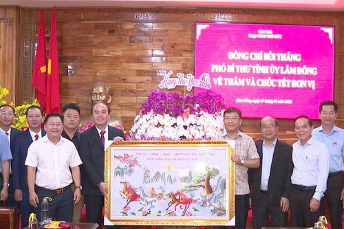 Đồng chí Bùi Thắng, Phó Bí thư Tỉnh ủy Lâm Đồng thăm, chúc Tết Trại giam Thủ Đức