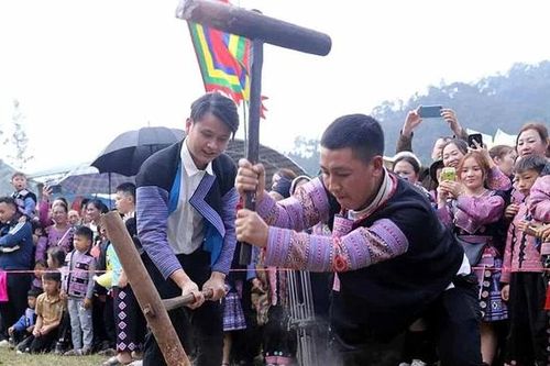 Ấn tượng bánh giầy Tết Mông