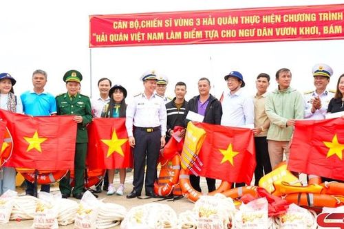 Đoàn công tác Vùng 3 Hải quân thăm, chúc Tết tại đặc khu Cồn Cỏ