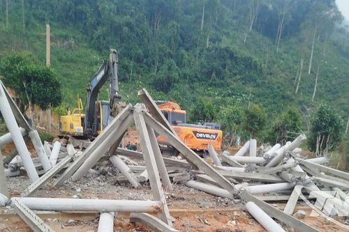 Tháo dỡ căn nhà xây dựng trái phép trong khu vực bảo tồn chè Shan tuyết