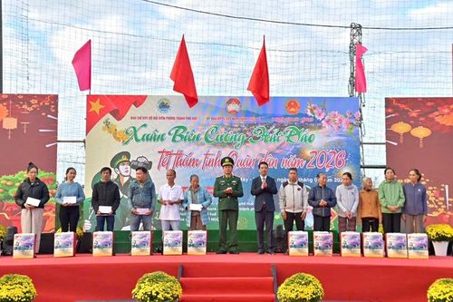 Rộn ràng 'Xuân Biên cương, hải đảo – Tết thắm tình quân dân'