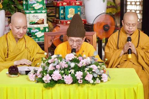 Hơn 200 thiện nam, tín nữ về chùa Vĩnh Nghiêm quy y Tam bảo nhân ngày Phật thành đạo
