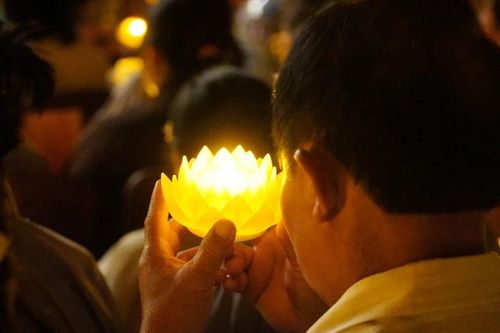 Đêm hoa đăng kính mừng Đức Phật thành đạo tại chùa Giác Ngộ