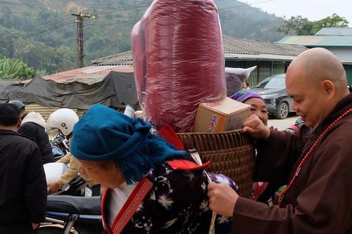 Chương trình 'Tết yêu thương Xuân Bính Ngọ 2026' trao tặng 1.000 phần quà tại tỉnh Điện Biên