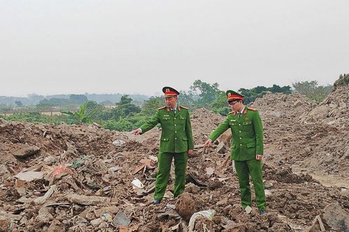 Hà Nội: Biến đất nông nghiệp Bát Tràng thành bãi thải lậu, 4 người bị khởi tố