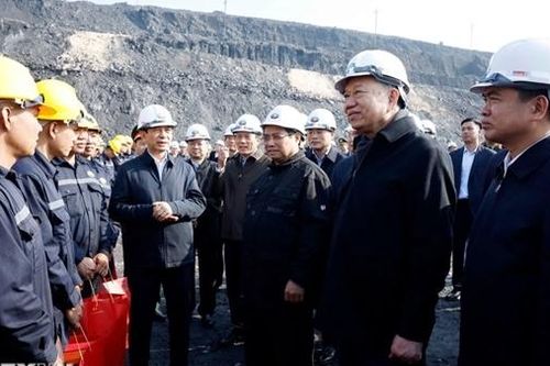 Gắn tăng năng suất với tăng thu nhập, cải thiện đời sống công nhân ngành than