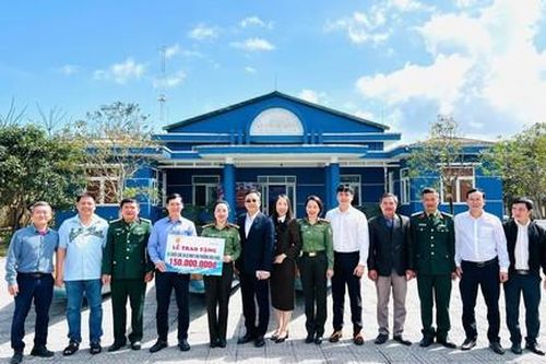 Công an Cửa khẩu Cảng hàng không Tân Sơn Nhất thực hiện chương trình xã hội tình nghĩa tại TP.Huế