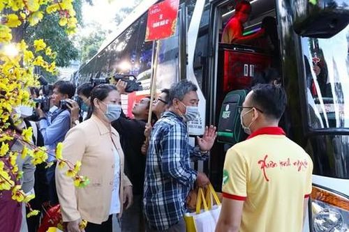 Nhiều tuyến xe khách 'cháy' vé dịp Tết