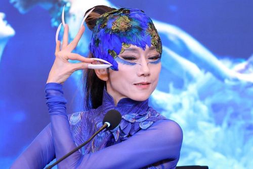 'Chim công làng múa' Dương Lệ Bình mang 'Khổng tước' đến Việt Nam
