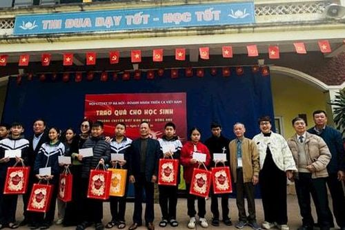 Mang 'Tết yêu thương' đến trẻ khuyết tật tại Sóc Sơn và Đông Anh