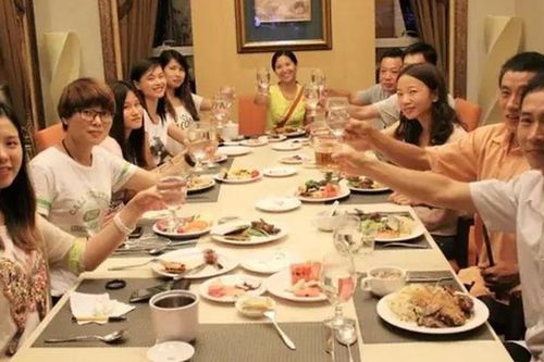 Sau buổi họp lớp, tôi đã hiểu vì sao có người an yên, có người chật vật