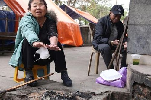 Tết cận kề, những phận người ở 'xóm chạy thận' lặng lẽ níu giữ từng ngày sống