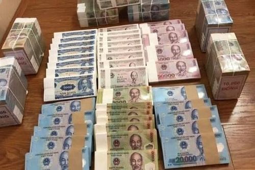 Nhộn nhịp thị trường 'đổi tiền mới' trước Tết: Cẩn trọng kẻo mất tiền oan