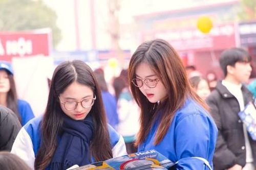 Học sinh lớp 12 loay hoay chọn ngành hay chọn trường?